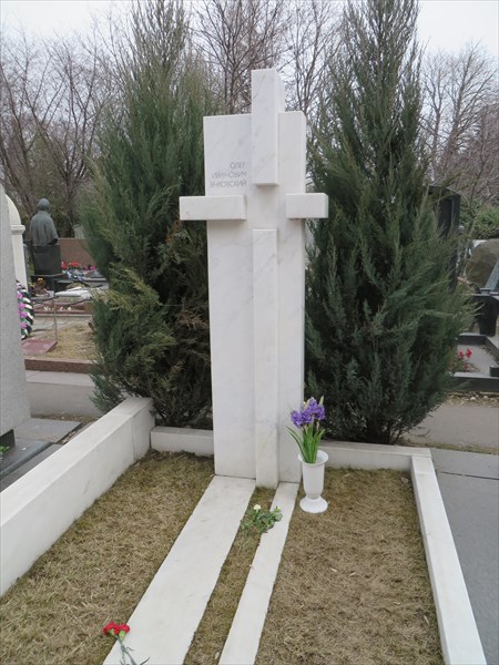 054-Памятник Олегу Янковскому